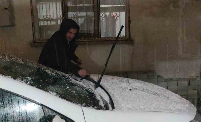 Van’da dolu yağışı etkili oldu