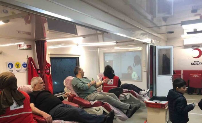 Vatandaşlardan kan bağışı kampanyasına yoğun ilgi