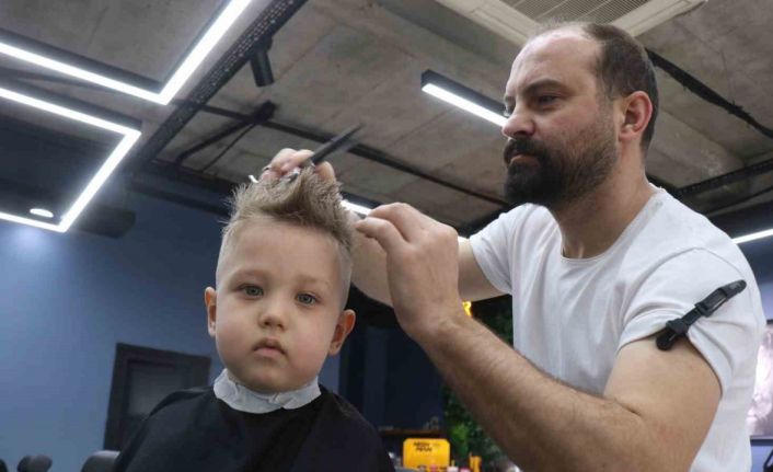 Vatandaşları bayrama hazırlıyorlar: Erken saatlerde açılan dükkanlar sahurda kapanıyor