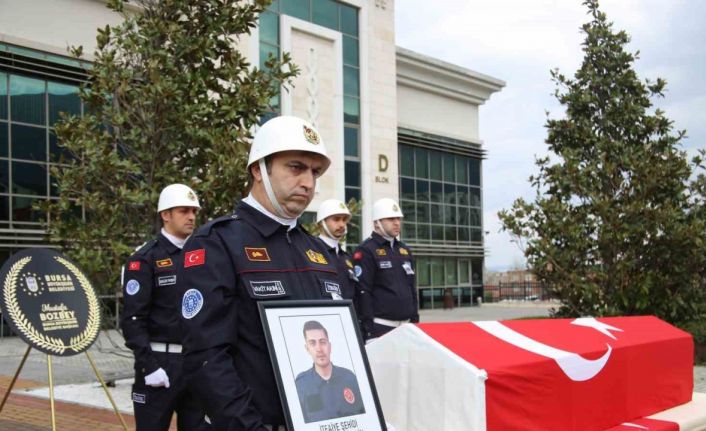 Yangından dönerken kaza sonrası hayatını kaybeden genç itfaiyeci için tören düzenlendi