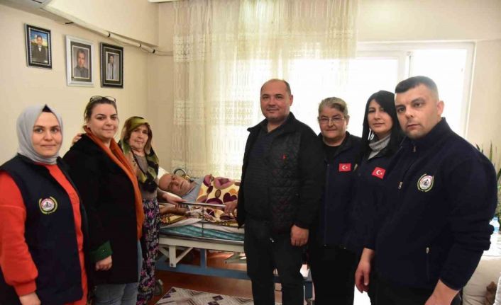 Yaşlı kadının yardımına Başkan Kaya yetişti