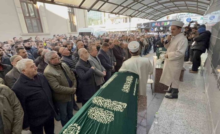 Yeni anne olan doktor ile mühendis eşi son yolculuğuna uğurlandı