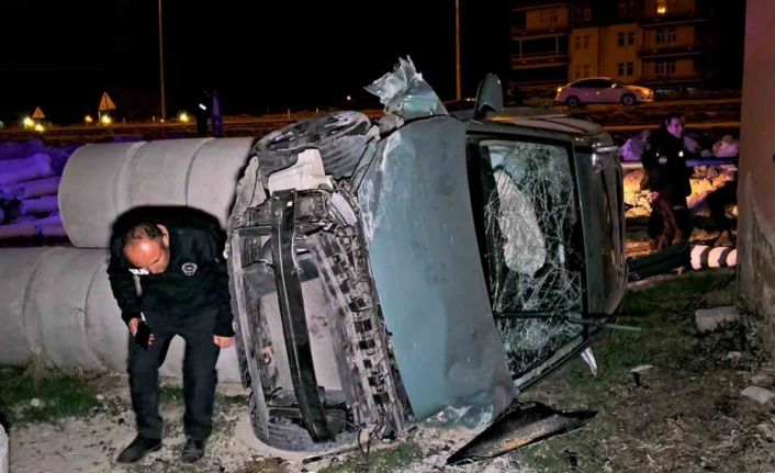 Yoldan çıkan otomobil 200 metre sürüklendi, evin duvarına çarptı: 1 yaralı