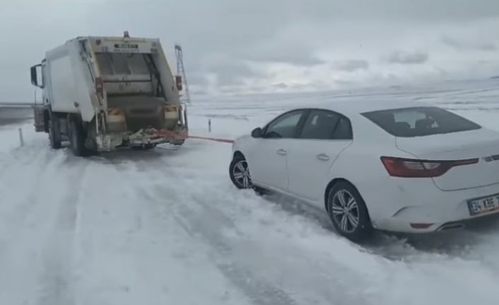 Yozgat’ta özel idare ekipleri kar mesaisini aralıksız sürdürüyor