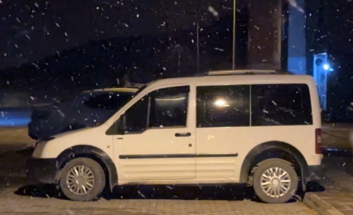 Yüksekova’da kar yağışı başladı