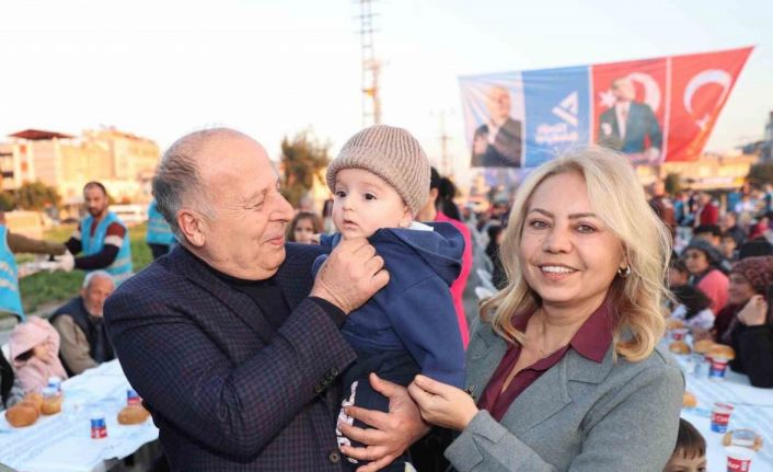 Yüreğir Belediyesi iftar sofralarında binlerce kişiyi ağırlıyor