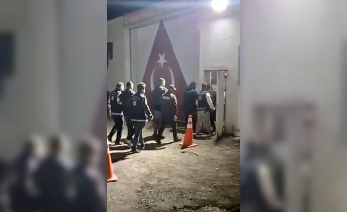 Yurt dışına kaçmaya çalışan 3 firari hükümlü tırda yakalandı