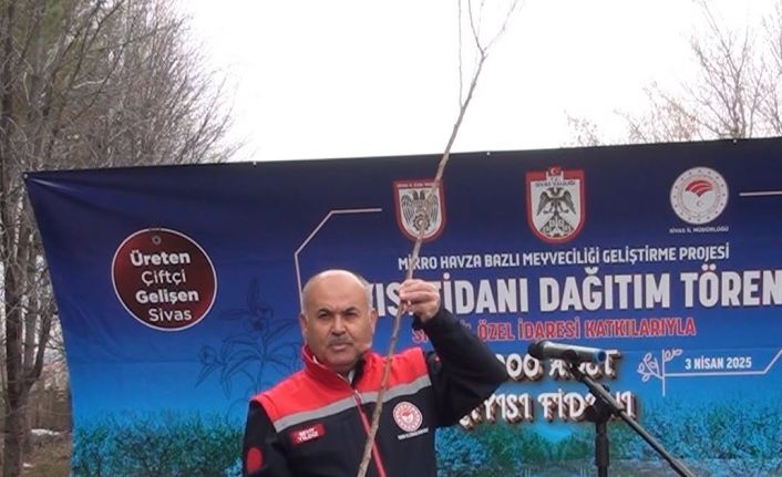 14 bin kayısı fidanı çiftçilerle buluştu