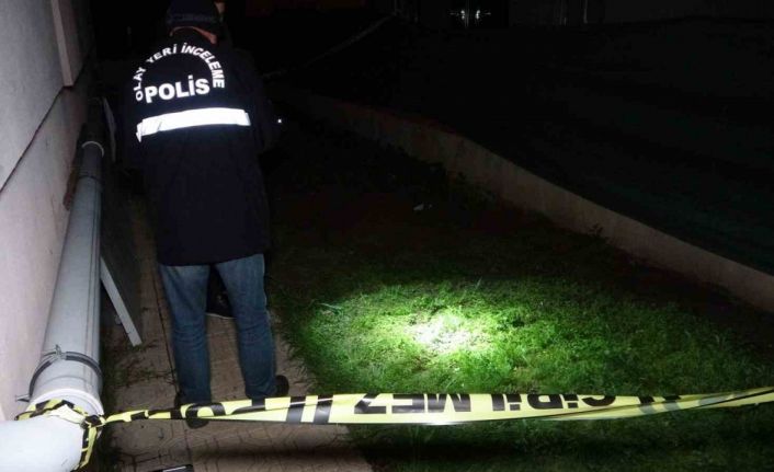 5 katlı binanın çatısından atlayan genç kadın ağır yaralandı