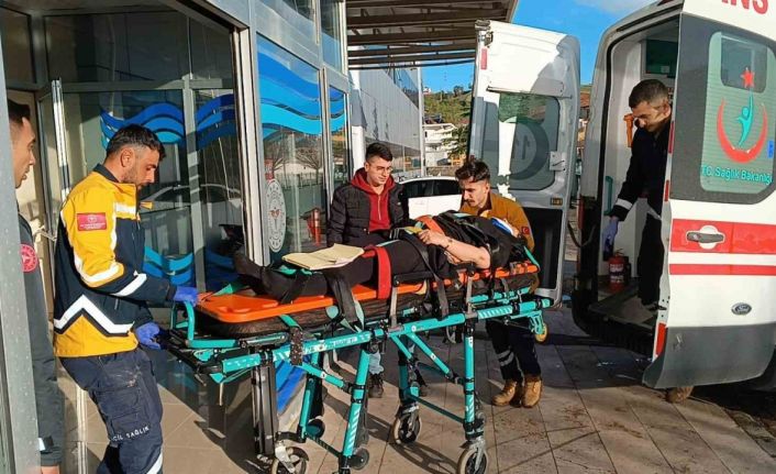 Adıyaman’da otomobil şarampole yuvarlandı: 3 yaralı