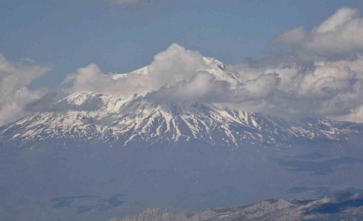 Ağrı Dağı göz kamaştıran manzarasıyla dikkat çekiyor