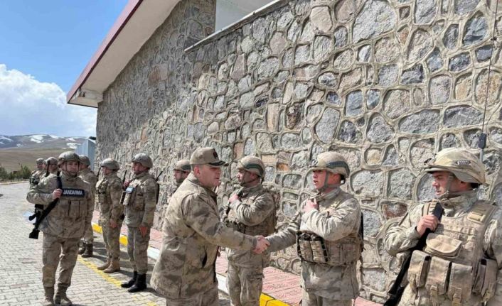 Ağrı Jandarma Komutanı Kiper’den bayram ziyareti ve denetimler