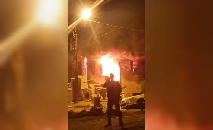 Alevlere teslim olan iş yeri kullanılamaz hale geldi