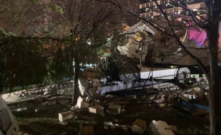 Ankara’da freni boşalan tır parka daldı: 1 ölü