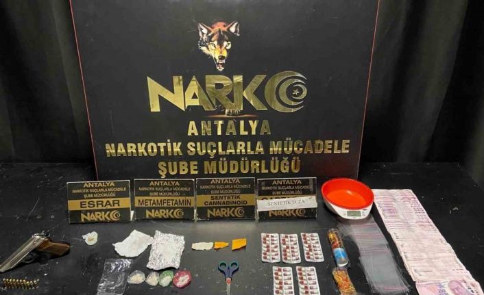 Antalya’da 150 polis ve 4 narkotik köpeği ile eş zamanlı uyuşturucu operasyonu: 12 gözaltı