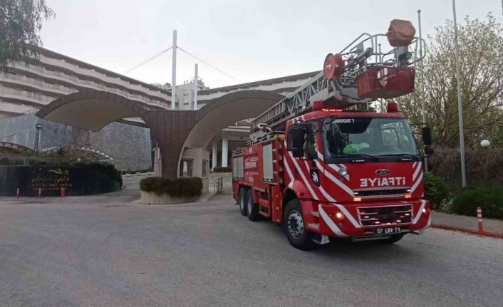 Antalya’da otelin santralinde çıkan yangın çalışanlarca söndürüldü