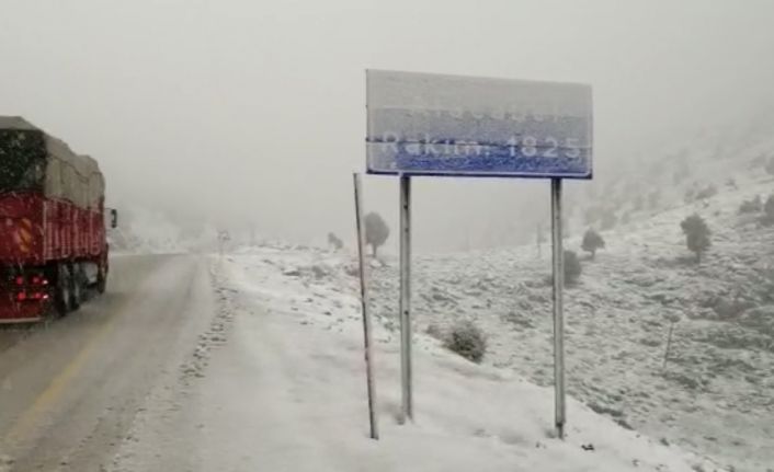 Antalya’ya nisan ayında kar süprizi