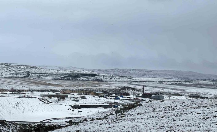 Arpaçay’da 2 mevsim bir arada yaşanıyor