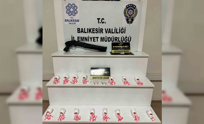 Balıkesir’de 833 adet sentetik ecza hap ele geçirildi