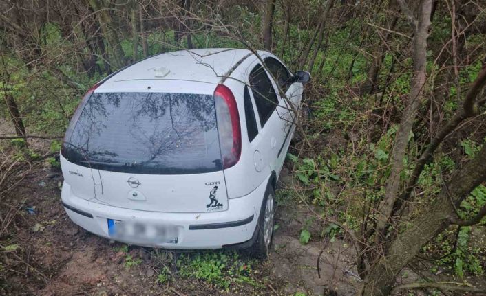 Bandırma’da kaza...Tabelaya çarptı, uçuruma yuvarlandı