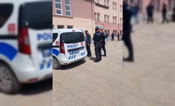 Başkalarına ait kimlikle sürücü belgesi sınavına giren 12 şüpheliye gözaltı