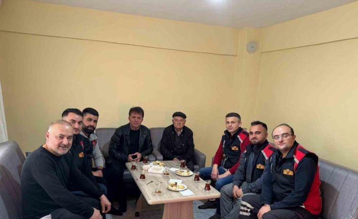 Başkan Şahin, heyelandan sağ kurtulan aileyi bayramda yalnız bırakmadı