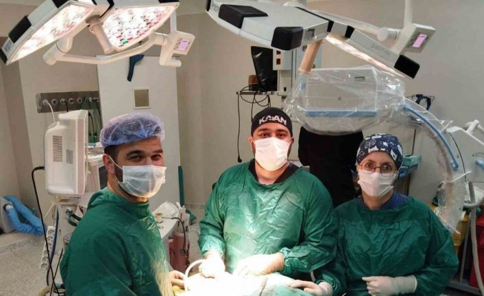 Bayburt Devlet Hastanesinde ilk kez C1-2 posterior stabilizasyon yapıldı