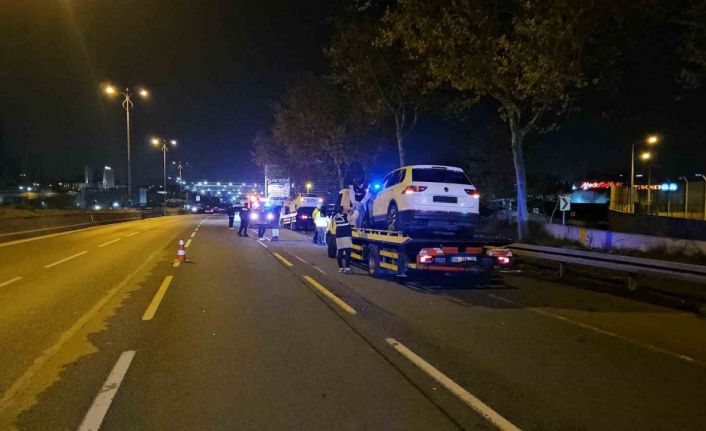 Bayrampaşa’da 2 aracın karıştığı kaza alanına başka bir araç daldı: 2 ölü, 4 yaralı