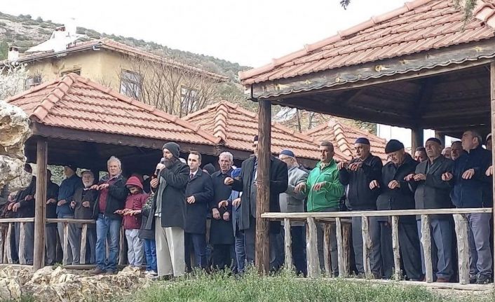 Beyşehir ve Hüyük’te çiftçiler yağmur duasına çıktı