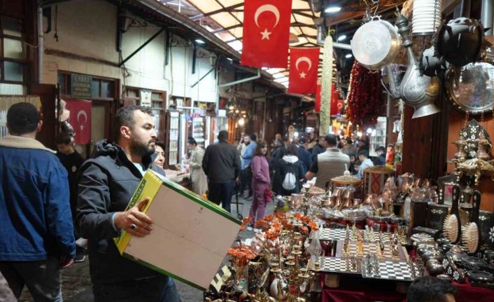 Boykot Gaziantep’e uğramadı: Çarşı-pazardaki yoğunluk dikkat çekti