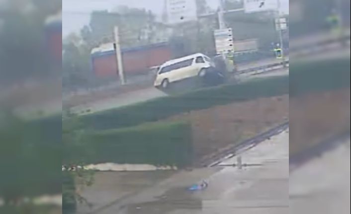 Bursa’da 1 çocuğun öldüğü, 5 kişinin yaralandığı kaza anı kamerada