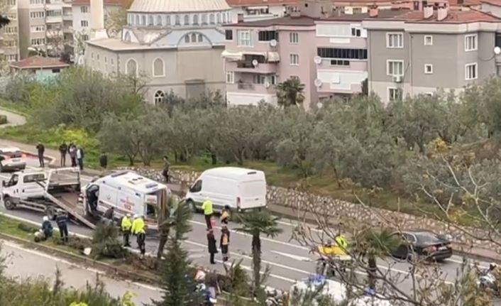 Bursa’da vakayı hastaneye yetiştirmeye çalışan ambulans takla attı