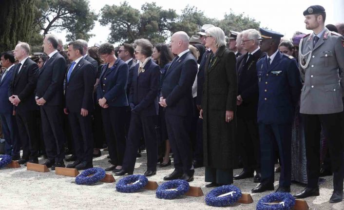 Çanakkale Kara Savaşları’nın yıl dönümünde Fransız ve İngiliz anıtlarında tören düzenlendi