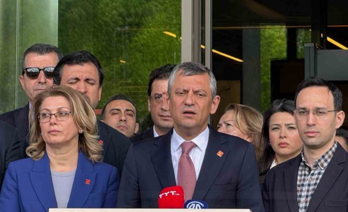 CHP Genel Başkanı Özel, Sırrı Süreyya Önder’i hastanede ziyaret etti