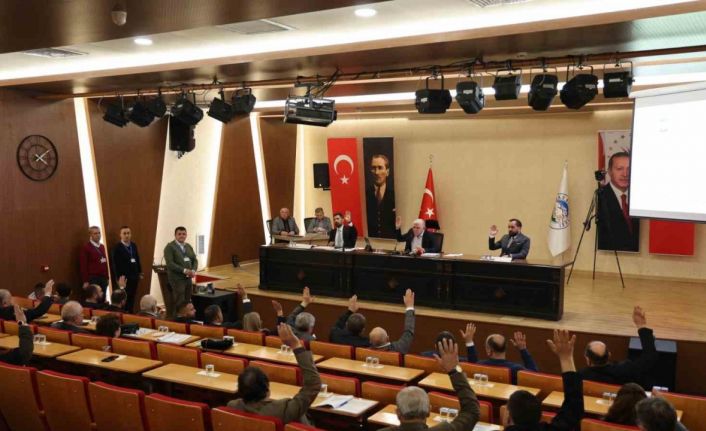 CHP’li meclis üyeleri bölündü, komisyonlarda sıfır çekti