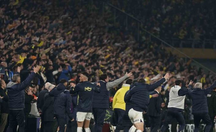 Derbide kavga çıktı: 4 kırmızı kart çıktı