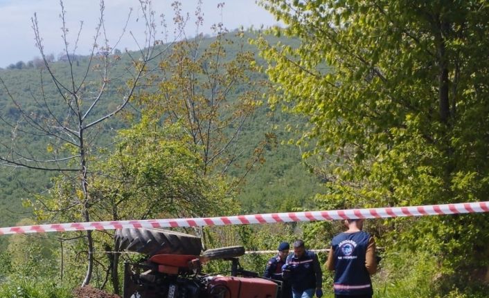 Devrilen traktörün altında kalan 85 yaşındaki adam hayatını kaybetti