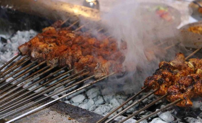 Diyarbakır’da bayramda 50 ton tescilli ciğer kebabı tüketildi