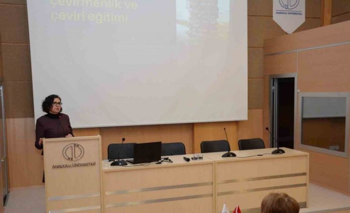 Edebiyat Fakültesinde yapay zekâ, çeviri ve çevirmenlik konuşuldu