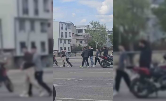 Ehliyet kursunda öğrenci-öğretmen kavgası kamerada