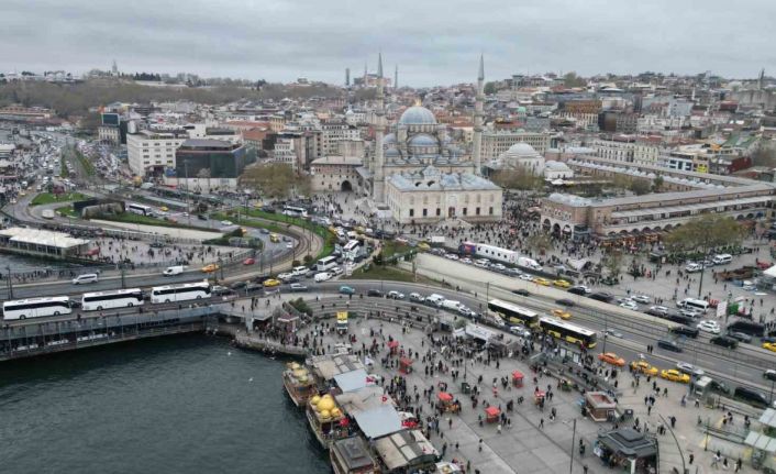 Eminönü’nde alışveriş yoğunluğu havadan görüntülendi