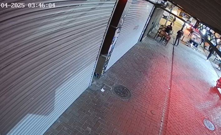 Eşini öldürüp, kızını da yaralayan adamın etkisiz hale getirildiği görüntüler ortaya çıktı