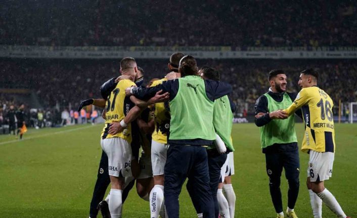 Fenerbahçe, liderle puan farkını 3’e indirdi