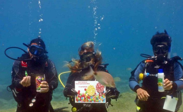 Fethiye’de dalgıçlar su altında bayramlaştı