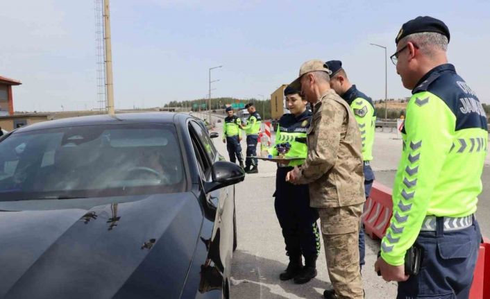 Gaziantep’te jandarma ekipleri bayram tedbirlerini sürdürüyor