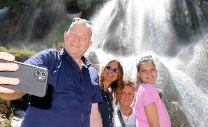 Girlevik Şelalesi bayramda vatandaşların uğrak yeri oldu