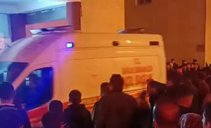 Hakkari’de devrilen kamyonun altında kalan şahıs hayatını kaybetti