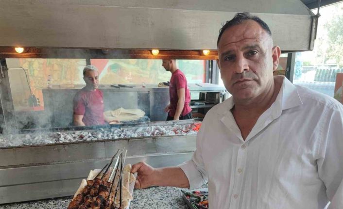 Hem yazar hem garson hem de gazi