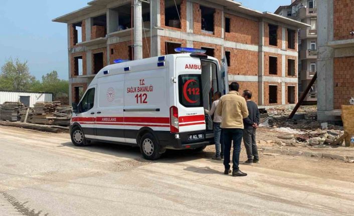 İnşaatta 3 metre yükseklikten düşen işçi yaralandı
