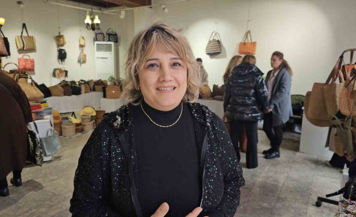 İnternetten hasır çanta yapmayı öğrenen girişimci şimdi kursiyerlerini eğitiyor